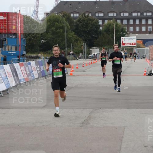 03.10.2025 - Köhlbrandbrückenlauf Julia Fischer http://msf.ph/oto/9023468 03.10.2025 15:53:17 Ziel 9461, 9707 meine-sportfotos.de