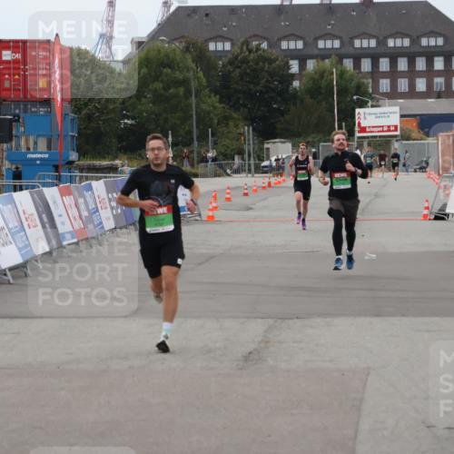 03.10.2025 - Köhlbrandbrückenlauf Julia Fischer http://msf.ph/oto/9023471 03.10.2025 15:53:18 Ziel 9461, 9707 meine-sportfotos.de