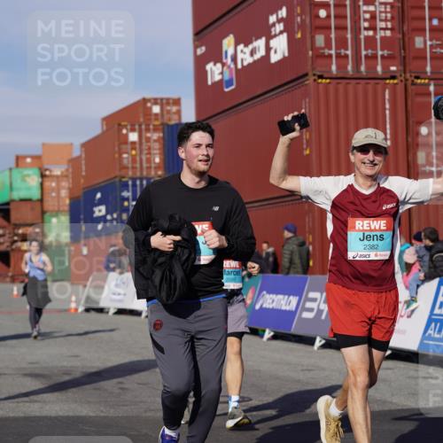 03.10.2025 - Köhlbrandbrückenlauf Michael Burmester http://msf.ph/oto/9023473 03.10.2025 10:25:48 Ziel 1940, 2000, 2382, 2383, 2406, 2532, 2635, 2644 meine-sportfotos.de