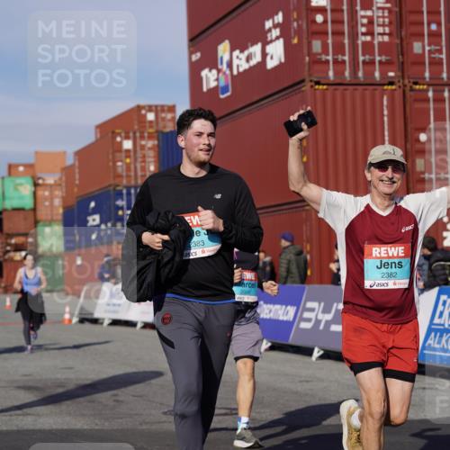 03.10.2025 - Köhlbrandbrückenlauf Michael Burmester http://msf.ph/oto/9023477 03.10.2025 10:25:48 Ziel 1940, 2000, 2382, 2383, 2406, 2532, 2635, 2644 meine-sportfotos.de