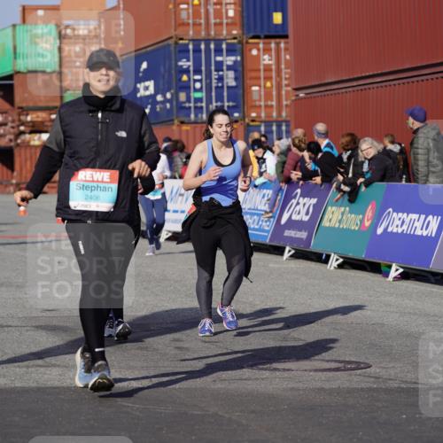 03.10.2025 - Köhlbrandbrückenlauf Michael Burmester http://msf.ph/oto/9023499 03.10.2025 10:25:51 Ziel 1847, 1924, 1940, 2000, 2382, 2383, 2406, 2532 meine-sportfotos.de