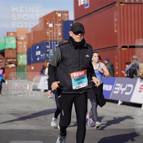 03.10.2025 - Köhlbrandbrückenlauf Michael Burmester http://msf.ph/oto/9023518 03.10.2025 10:25:53 Ziel 1847, 1924, 1940, 2111, 2406, 2532 meine-sportfotos.de