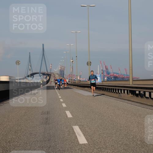 03.10.2025 - Köhlbrandbrückenlauf Fabian Wolf http://msf.ph/oto/9023519 03.10.2025 09:39:45 Position 3  meine-sportfotos.de