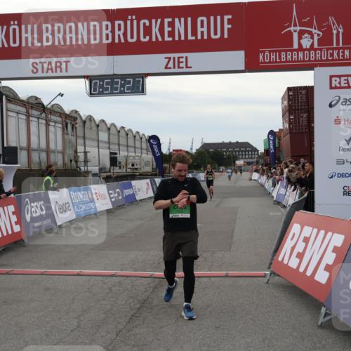 03.10.2025 - Köhlbrandbrückenlauf Julia Fischer http://msf.ph/oto/9023522 03.10.2025 15:53:27 Ziel 7143, 9058, 9707 meine-sportfotos.de
