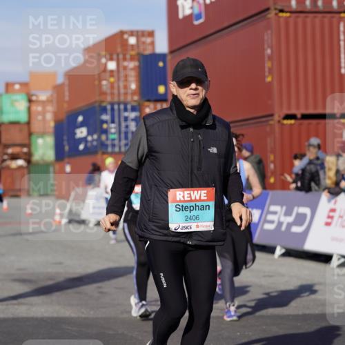 03.10.2025 - Köhlbrandbrückenlauf Michael Burmester http://msf.ph/oto/9023523 03.10.2025 10:25:53 Ziel 1847, 1924, 1940, 2111, 2406, 2532 meine-sportfotos.de