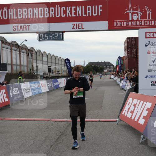 03.10.2025 - Köhlbrandbrückenlauf Julia Fischer http://msf.ph/oto/9023526 03.10.2025 15:53:27 Ziel 7143, 9058, 9707 meine-sportfotos.de