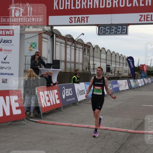 03.10.2025 - Köhlbrandbrückenlauf Julia Fischer http://msf.ph/oto/9023535 03.10.2025 15:53:33 Ziel 7143, 9058 meine-sportfotos.de
