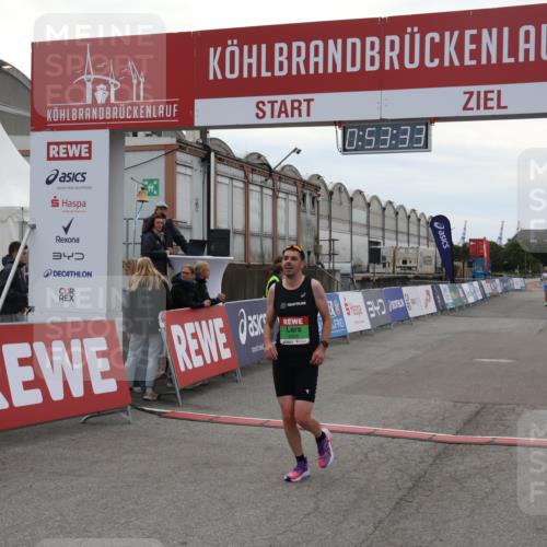 03.10.2025 - Köhlbrandbrückenlauf Julia Fischer http://msf.ph/oto/9023537 03.10.2025 15:53:33 Ziel 7143, 9058 meine-sportfotos.de