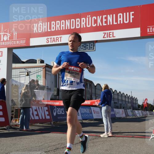03.10.2025 - Köhlbrandbrückenlauf Luisa Fischer http://msf.ph/oto/9023549 03.10.2025 12:46:37 Ziel 4027, 4033 meine-sportfotos.de