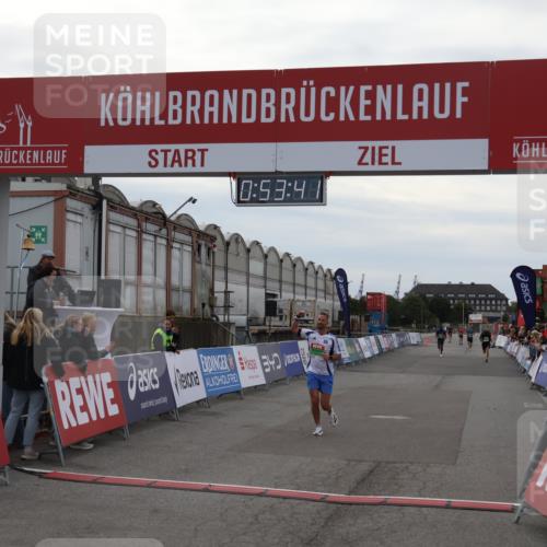 03.10.2025 - Köhlbrandbrückenlauf Julia Fischer http://msf.ph/oto/9023550 03.10.2025 15:53:42 Ziel 7047, 9058 meine-sportfotos.de