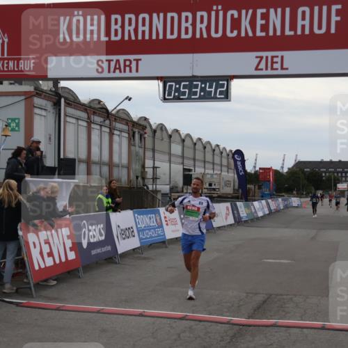 03.10.2025 - Köhlbrandbrückenlauf Julia Fischer http://msf.ph/oto/9023561 03.10.2025 15:53:43 Ziel 7047, 9322 meine-sportfotos.de