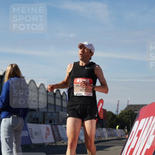 03.10.2025 - Köhlbrandbrückenlauf Luisa Fischer http://msf.ph/oto/9023566 03.10.2025 12:46:43 Ziel 4027, 4033, 6740 meine-sportfotos.de