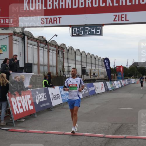 03.10.2025 - Köhlbrandbrückenlauf Julia Fischer http://msf.ph/oto/9023568 03.10.2025 15:53:43 Ziel 7047, 9322 meine-sportfotos.de