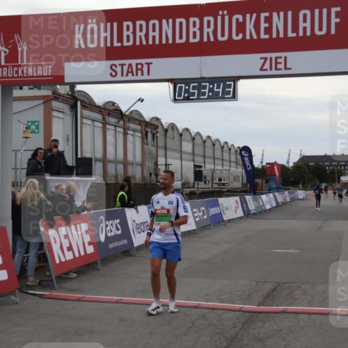 03.10.2025 - Köhlbrandbrückenlauf Julia Fischer http://msf.ph/oto/9023571 03.10.2025 15:53:44 Ziel 7047, 9322 meine-sportfotos.de