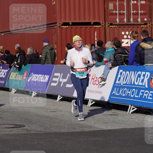 03.10.2025 - Köhlbrandbrückenlauf Michael Burmester http://msf.ph/oto/9023572 03.10.2025 10:25:57 Ziel 1847, 1924, 2001, 2111, 2406, 2532, 3151 meine-sportfotos.de