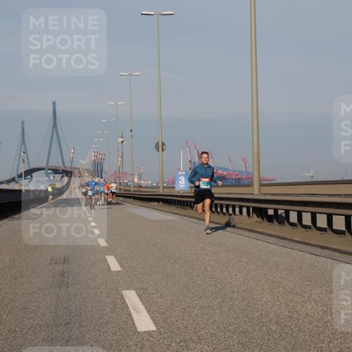 03.10.2025 - Köhlbrandbrückenlauf Fabian Wolf http://msf.ph/oto/9023579 03.10.2025 09:39:46 Position 3 3 meine-sportfotos.de