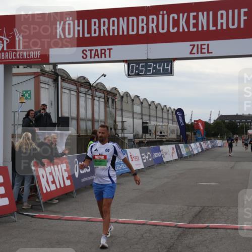 03.10.2025 - Köhlbrandbrückenlauf Julia Fischer http://msf.ph/oto/9023580 03.10.2025 15:53:44 Ziel 7047, 9322 meine-sportfotos.de