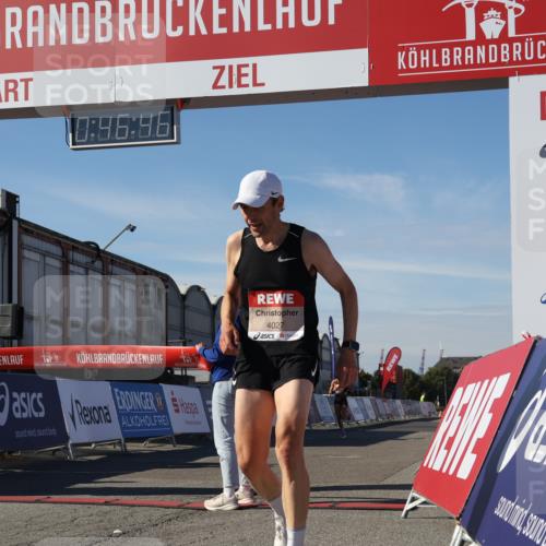 03.10.2025 - Köhlbrandbrückenlauf Luisa Fischer http://msf.ph/oto/9023583 03.10.2025 12:46:44 Ziel 4027, 4033, 6740 meine-sportfotos.de