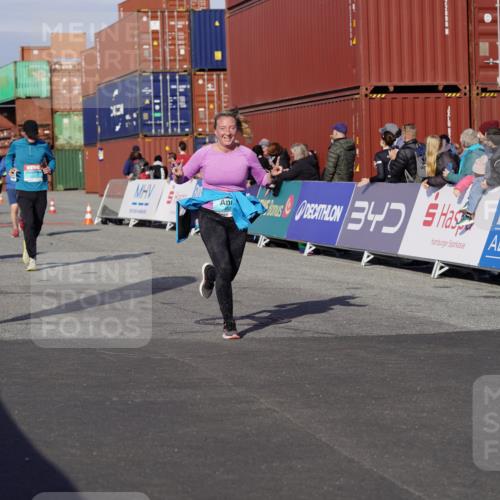 03.10.2025 - Köhlbrandbrückenlauf Michael Burmester http://msf.ph/oto/9023584 03.10.2025 10:25:58 Ziel 1847, 1924, 2001, 2111, 3151, 3586 meine-sportfotos.de
