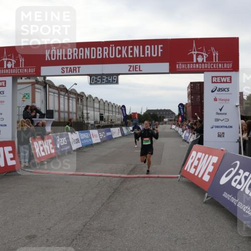 03.10.2025 - Köhlbrandbrückenlauf Julia Fischer http://msf.ph/oto/9023588 03.10.2025 15:53:49 Ziel 7047, 7181, 9322, 9718 meine-sportfotos.de
