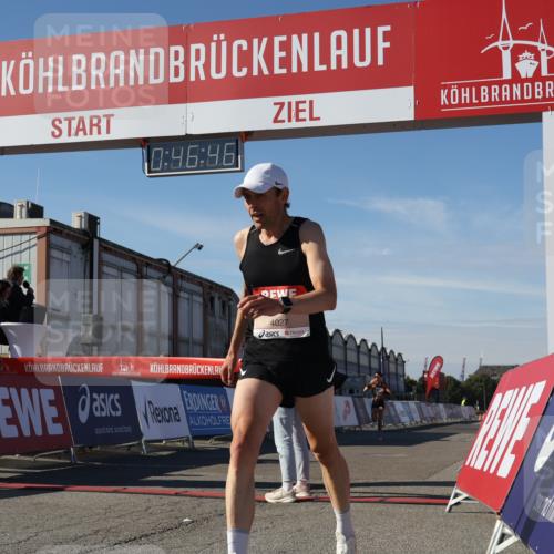 03.10.2025 - Köhlbrandbrückenlauf Luisa Fischer http://msf.ph/oto/9023589 03.10.2025 12:46:44 Ziel 4027, 4033, 6740 meine-sportfotos.de