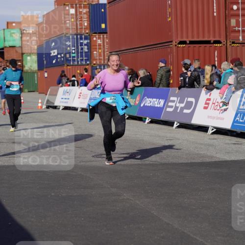 03.10.2025 - Köhlbrandbrückenlauf Michael Burmester http://msf.ph/oto/9023590 03.10.2025 10:25:58 Ziel 1847, 1924, 2001, 2111, 3151, 3586 meine-sportfotos.de