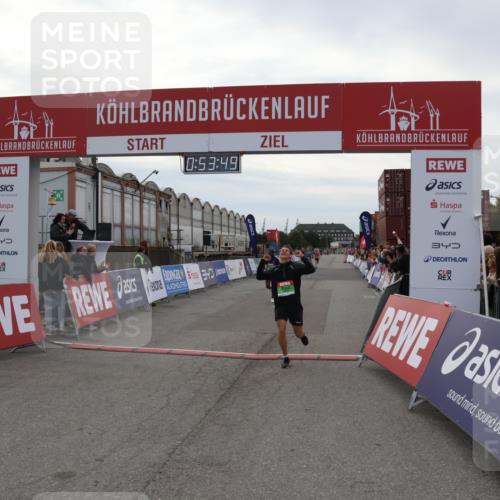 03.10.2025 - Köhlbrandbrückenlauf Julia Fischer http://msf.ph/oto/9023592 03.10.2025 15:53:50 Ziel 7047, 7181, 9322, 9718 meine-sportfotos.de