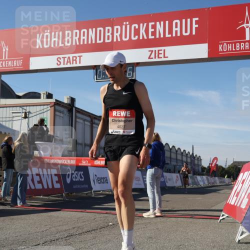 03.10.2025 - Köhlbrandbrückenlauf Luisa Fischer http://msf.ph/oto/9023593 03.10.2025 12:46:45 Ziel 4027, 4033, 6740 meine-sportfotos.de