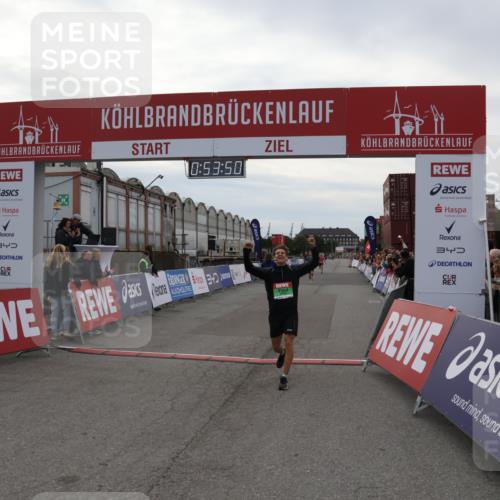 03.10.2025 - Köhlbrandbrückenlauf Julia Fischer http://msf.ph/oto/9023596 03.10.2025 15:53:50 Ziel 7047, 7181, 9322, 9718 meine-sportfotos.de