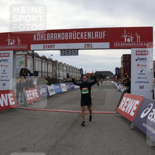 03.10.2025 - Köhlbrandbrückenlauf Julia Fischer http://msf.ph/oto/9023602 03.10.2025 15:53:50 Ziel 7047, 7181, 9322, 9718 meine-sportfotos.de