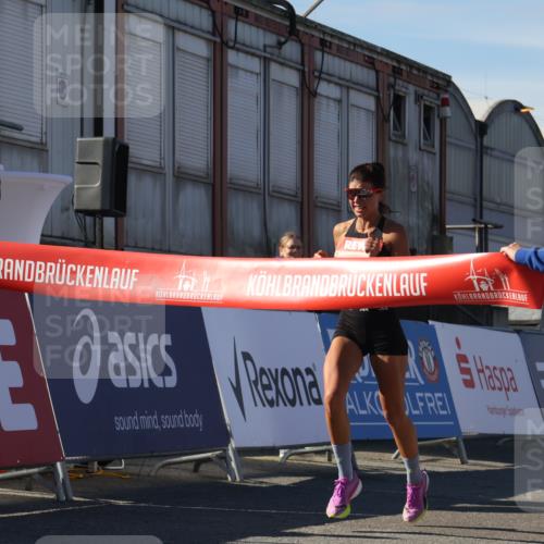03.10.2025 - Köhlbrandbrückenlauf Luisa Fischer http://msf.ph/oto/9023605 03.10.2025 12:46:47 Ziel 4027, 4033, 6483, 6740 meine-sportfotos.de