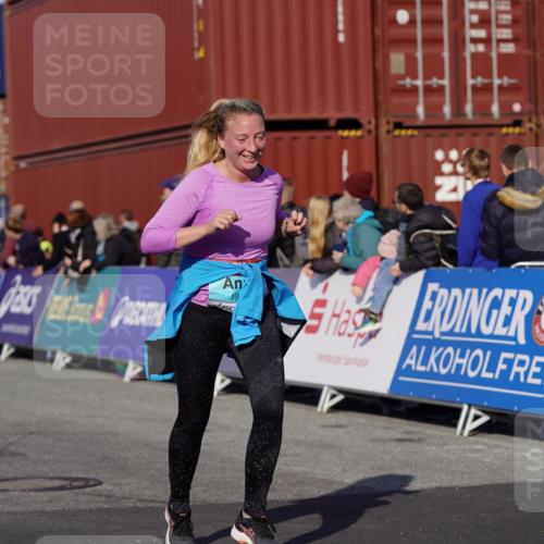 03.10.2025 - Köhlbrandbrückenlauf Michael Burmester http://msf.ph/oto/9023606 03.10.2025 10:25:59 Ziel 1847, 1924, 2001, 2111, 3151, 3555, 3586 meine-sportfotos.de