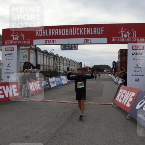 03.10.2025 - Köhlbrandbrückenlauf Julia Fischer http://msf.ph/oto/9023607 03.10.2025 15:53:51 Ziel 7047, 7074, 7181, 9322, 9718 meine-sportfotos.de