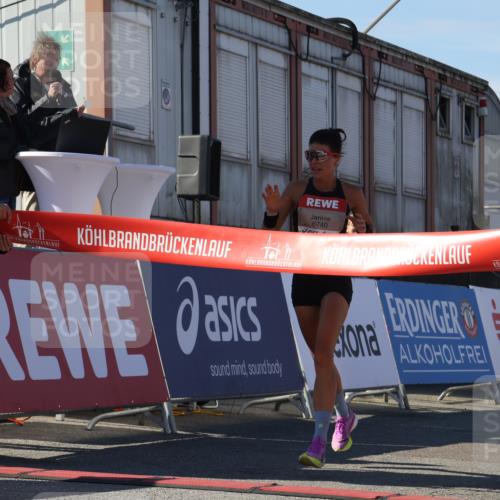 03.10.2025 - Köhlbrandbrückenlauf Luisa Fischer http://msf.ph/oto/9023609 03.10.2025 12:46:48 Ziel 4027, 6483, 6516, 6740 meine-sportfotos.de