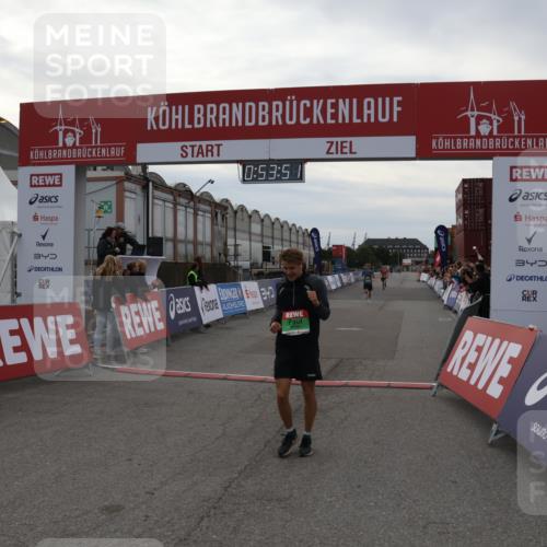03.10.2025 - Köhlbrandbrückenlauf Julia Fischer http://msf.ph/oto/9023611 03.10.2025 15:53:51 Ziel 7047, 7074, 7181, 9322, 9718 meine-sportfotos.de