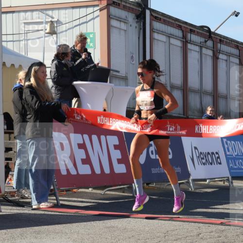03.10.2025 - Köhlbrandbrückenlauf Luisa Fischer http://msf.ph/oto/9023614 03.10.2025 12:46:48 Ziel 4027, 6483, 6516, 6740 meine-sportfotos.de