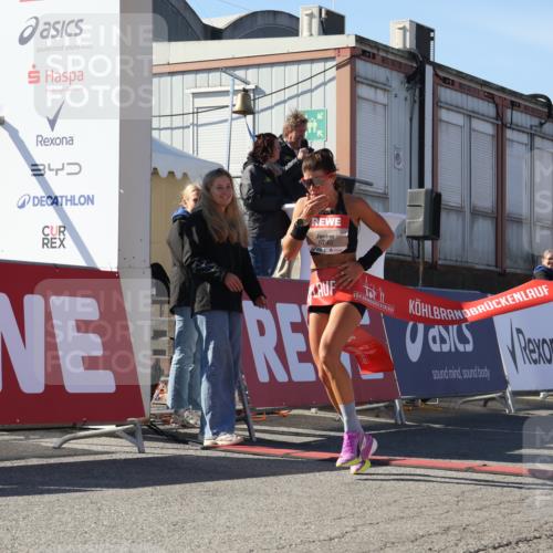 03.10.2025 - Köhlbrandbrückenlauf Luisa Fischer http://msf.ph/oto/9023618 03.10.2025 12:46:48 Ziel 4027, 6483, 6516, 6740 meine-sportfotos.de