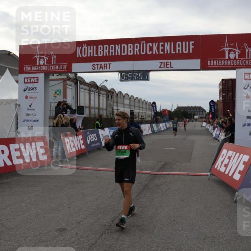 03.10.2025 - Köhlbrandbrückenlauf Julia Fischer http://msf.ph/oto/9023621 03.10.2025 15:53:52 Ziel 7047, 7074, 7181, 9322, 9718 meine-sportfotos.de