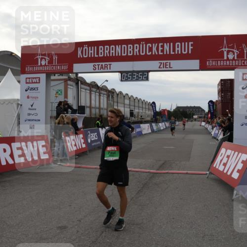 03.10.2025 - Köhlbrandbrückenlauf Julia Fischer http://msf.ph/oto/9023624 03.10.2025 15:53:52 Ziel 7047, 7074, 7181, 9322, 9718 meine-sportfotos.de