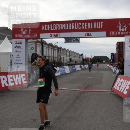 03.10.2025 - Köhlbrandbrückenlauf Julia Fischer http://msf.ph/oto/9023628 03.10.2025 15:53:53 Ziel 7047, 7074, 7181, 9268, 9322, 9718 meine-sportfotos.de