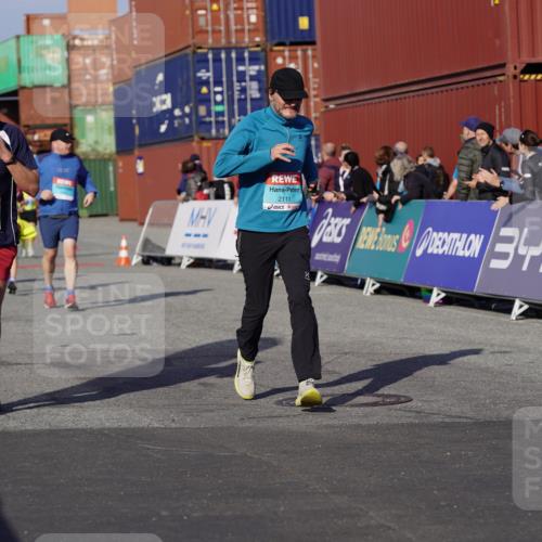 03.10.2025 - Köhlbrandbrückenlauf Michael Burmester http://msf.ph/oto/9023630 03.10.2025 10:26:01 Ziel 1847, 1924, 2001, 2111, 3151, 3555, 3586 meine-sportfotos.de