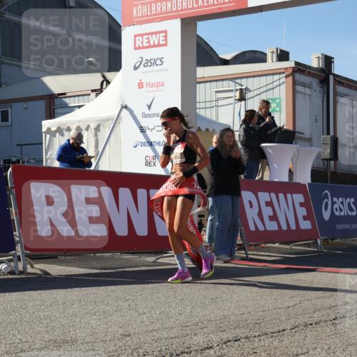 03.10.2025 - Köhlbrandbrückenlauf Luisa Fischer http://msf.ph/oto/9023632 03.10.2025 12:46:49 Ziel 4027, 6483, 6516, 6740 meine-sportfotos.de