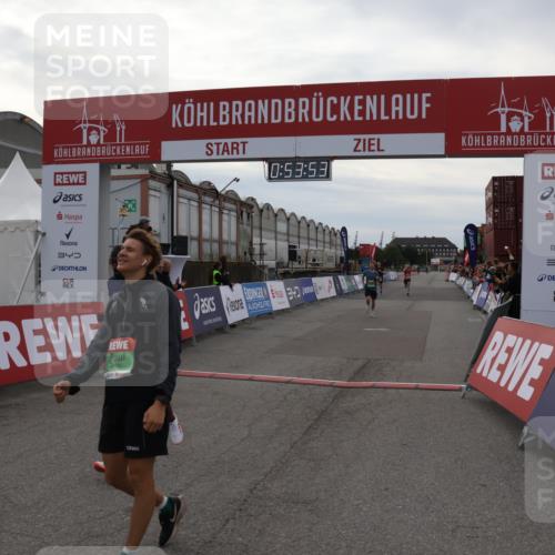 03.10.2025 - Köhlbrandbrückenlauf Julia Fischer http://msf.ph/oto/9023633 03.10.2025 15:53:53 Ziel 7047, 7074, 7181, 9268, 9322, 9718 meine-sportfotos.de