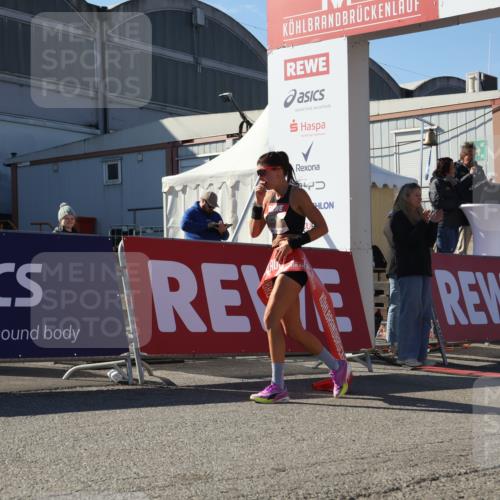 03.10.2025 - Köhlbrandbrückenlauf Luisa Fischer http://msf.ph/oto/9023637 03.10.2025 12:46:49 Ziel 4027, 6483, 6516, 6740 meine-sportfotos.de