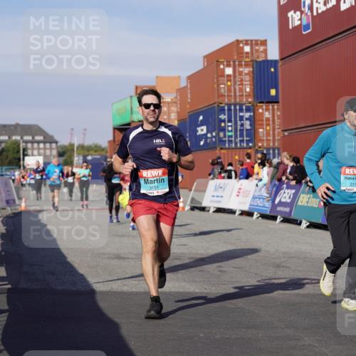 03.10.2025 - Köhlbrandbrückenlauf Michael Burmester http://msf.ph/oto/9023638 03.10.2025 10:26:01 Ziel 1847, 1924, 2001, 2111, 3151, 3555, 3586 meine-sportfotos.de