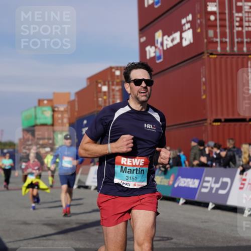03.10.2025 - Köhlbrandbrückenlauf Michael Burmester http://msf.ph/oto/9023645 03.10.2025 10:26:02 Ziel 1924, 2001, 2111, 3151, 3555, 3586 meine-sportfotos.de
