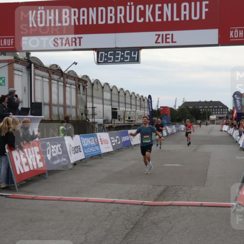 03.10.2025 - Köhlbrandbrückenlauf Julia Fischer http://msf.ph/oto/9023646 03.10.2025 15:53:55 Ziel 7074, 7181, 9268, 9322, 9718 meine-sportfotos.de