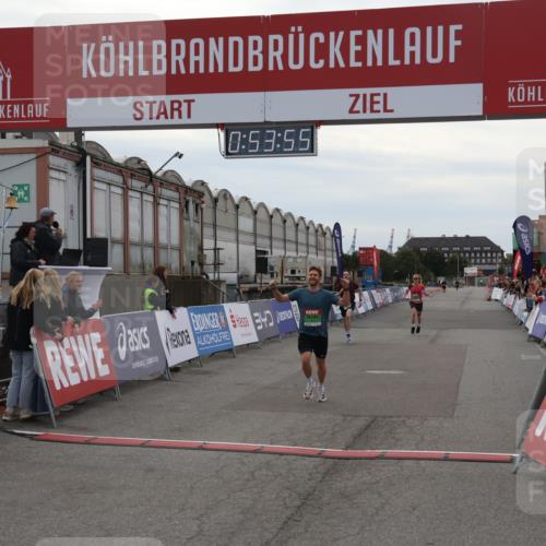 03.10.2025 - Köhlbrandbrückenlauf Julia Fischer http://msf.ph/oto/9023651 03.10.2025 15:53:55 Ziel 7074, 7181, 9268, 9322, 9718 meine-sportfotos.de
