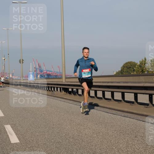 03.10.2025 - Köhlbrandbrückenlauf Fabian Wolf http://msf.ph/oto/9023656 03.10.2025 09:39:49 Position 3 3350 meine-sportfotos.de