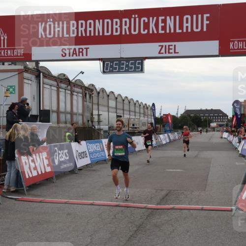 03.10.2025 - Köhlbrandbrückenlauf Julia Fischer http://msf.ph/oto/9023659 03.10.2025 15:53:56 Ziel 7074, 7181, 9268, 9322, 9718 meine-sportfotos.de